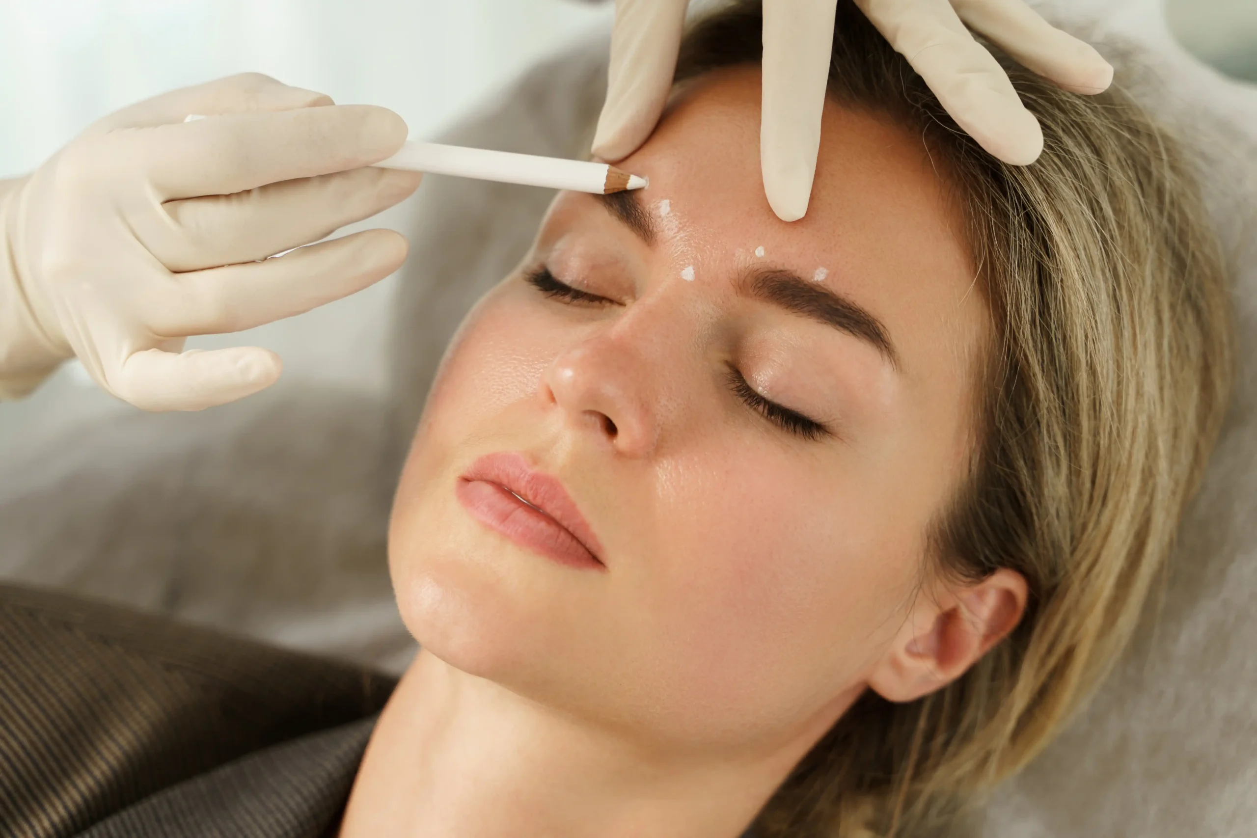 Dr Priyanka Chadha performing precise aesthetic treatment on patient at Amer Clinic Kensington
